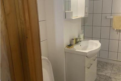 Apartament 3 camere , strada Bucegi - Policlinica 2,   etaj 1 3 , decomandat , i - 7