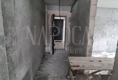 Apartament cu 3 camere semidecomandat în Florești
