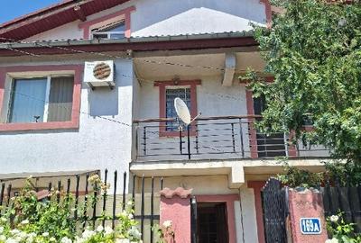 Casă individuală cu 5 camere în Central
