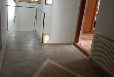 Casa parter, etaj și mansardă ,c-tie 2006, 25 Min de București - 26