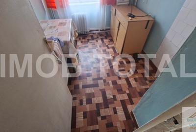 Apartament 3 camere Craiovei etaj 3/4 - 4