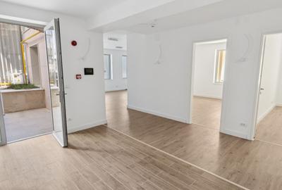 Apartament cu 3 camere decomandat, mobilat în P-ța Universității