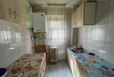 Apartament cu 3 camere semidecomandat în Păcurari