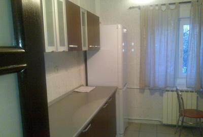 Apartament cu 3 camere decomandat, mobilat în Vitan Mall