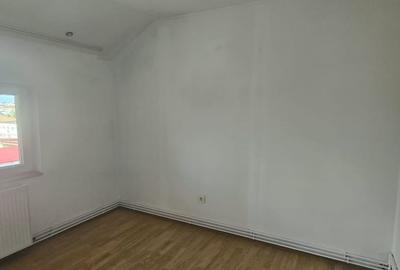 De vânzare apartament 2 camere decomandat | Zona 8 Mai - 16