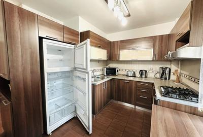 Apartament cu 3 camere decomandat, mobilat în Băneasa