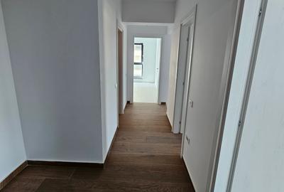 Apartament cu 3 camere semidecomandat în Fundeni