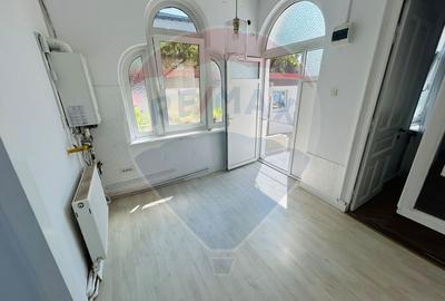 Casă individuală cu 3 camere în Central