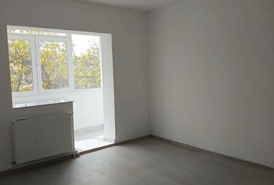 Apartament cu 2 camere decomandat în Nicolina