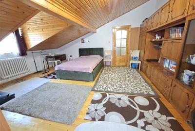 Apartament 3 camere la casa curte pivnita parcare zona Centrala - 5