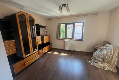 Casă individuală cu 6 camere în Lazu