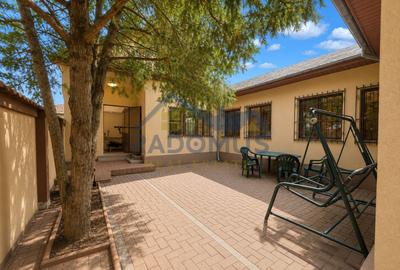 Vila 4 camere | Teren 532 mp | Piscina si foisor | Str. Lupeni - 15
