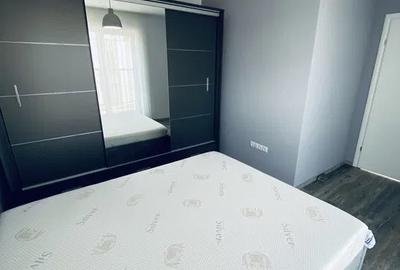 Apartament cu 3 camere semidecomandat, mobilat în Iris