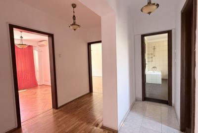 4 camere Bulevardul Unirii -  Parcare in proprietate - 5 min.  Metrou - 11