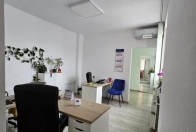 Birou, de 204.00 mp, în Central