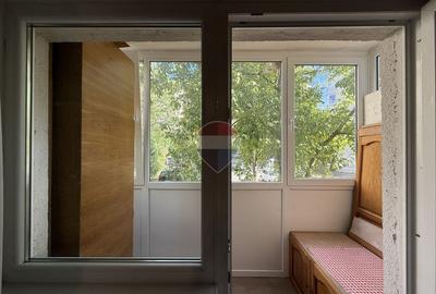 Apartament cu 2 camere, aleea Moldoveanu, et 1. - 12