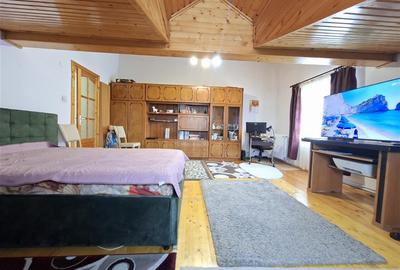 Apartament 3 camere la casa curte pivnita parcare zona Centrala - 4