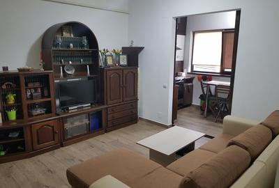 Apartament cu 2 camere semidecomandat, mobilat în Central
