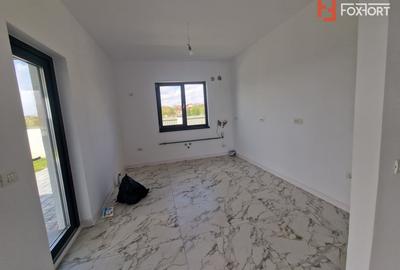 Duplex de vanzare cu 3 camere si teren de 309 mp - Recas - 2