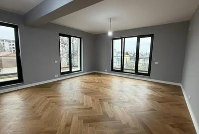 Apartament cu 4 camere decomandat în Aviației