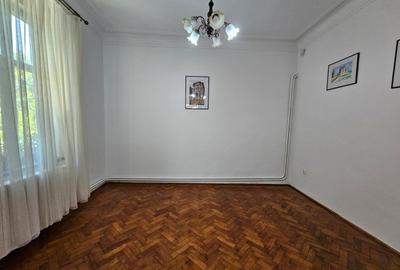Casa eleganta cu tavane inalte si gradina superba - 11