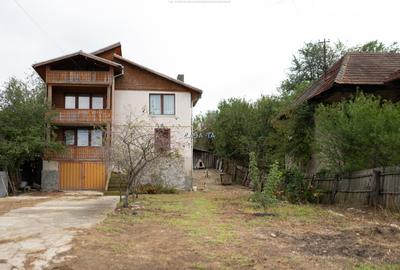 Casă individuală cu 7 camere în Licurici