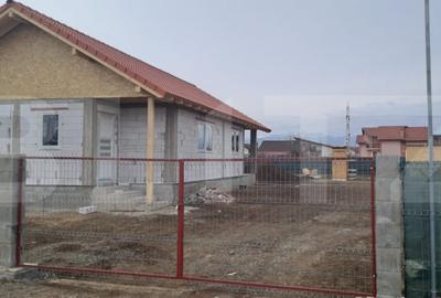 Casă individuală cu 3 camere în Bărăbanț