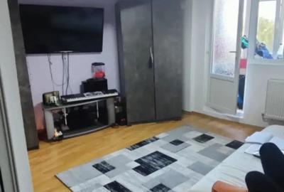 Apartament cu 2 camere decomandat în