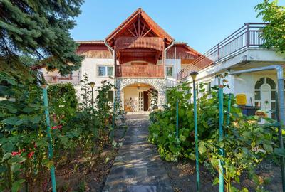 Casă individuală cu 7 camere în Central