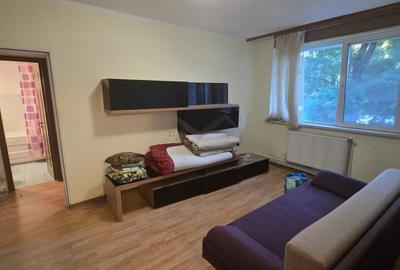 Apartament cu 2 camere semidecomandat în Piața Unirii