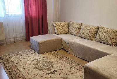 Apartament cu 3 camere în Apărătorii Patriei