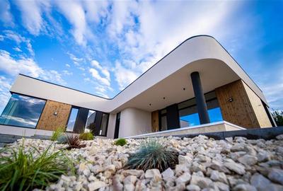 Vila  de lux, situata pe Drumul Vinului, construita cu materiale premium, privel - 1