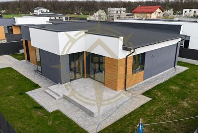 Casă cu 4 camere în Balotești