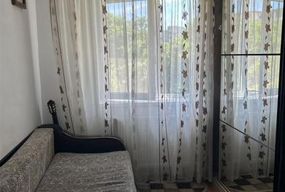 Apartament cu 3 camere semidecomandat, mobilat în Păcurari