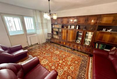 Apartament cu 3 camere decomandat în 1 Mai