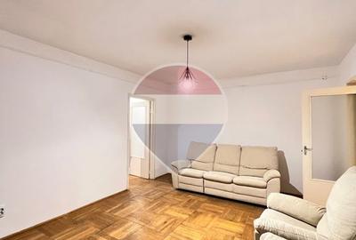Apartament cu 3 camere semidecomandat în Băncilor