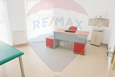 Spațiu comercial pentru clinică / laborator / cabinet medical - 12
