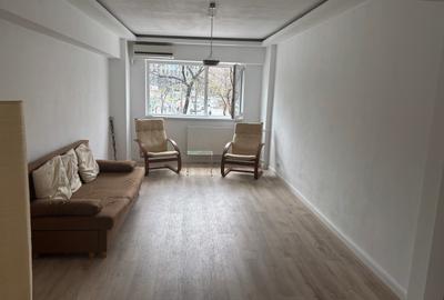 Apartament cu 4 camere decomandat în Tineretului