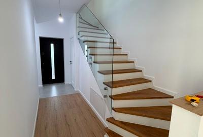 Duplex cu 5 camere în Central