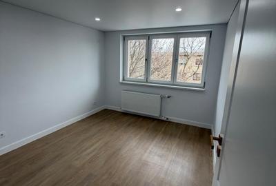 Apartament cu 3 camere semidecomandat în Drumul Taberei