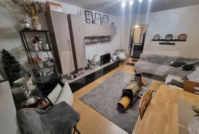 Apartament cu 3 camere decomandat, mobilat în Craiovița Nouă