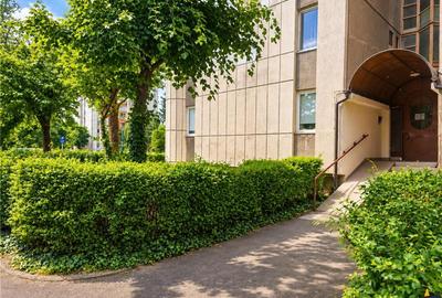 Apartament 3 camere, 90 mp, Centrul Civic Brasov, potential de renovare.