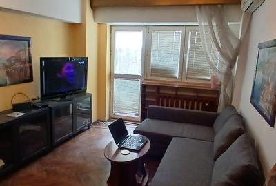 Apartament cu 3 camere semidecomandat, mobilat în Victoriei