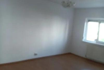 Apartament cu 2 camere decomandat în Buzaului
