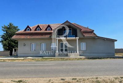 Casă individuală cu 8 camere în Girișu de Criș