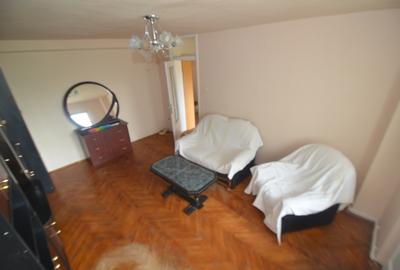 Apartament cu 3 camere decomandat, mobilat în Dacia