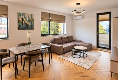 Apartament cu 3 camere decomandat în Faleza Nord