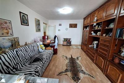 Apartament  2 camere semidecomandat , zona Milcov - 1