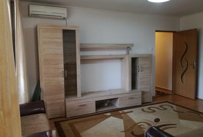 Apartament cu 3 camere semidecomandat în Dacia