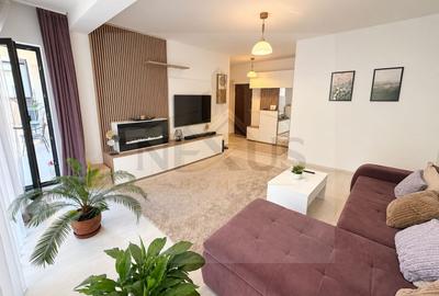 Apartament cu 3 camere semidecomandat, mobilat în Apărătorii Patriei